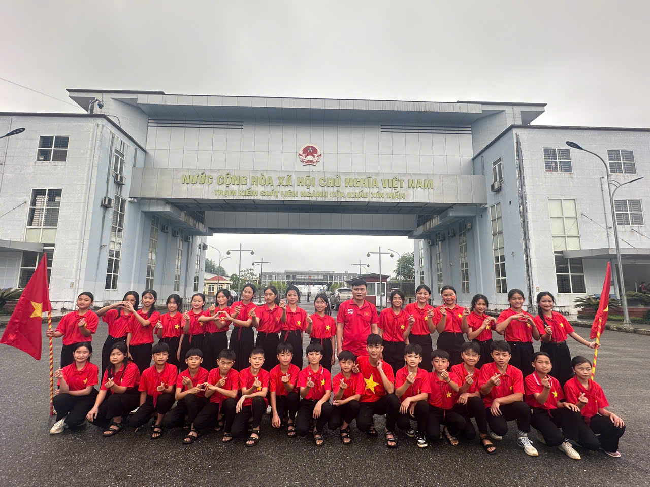 Hoạt động trải nghiệm thực tế: Tham quan đường biên, mốc giới