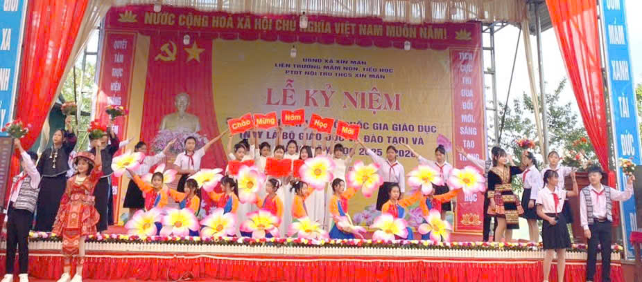 Tự hào 80 năm truyền thống, liên trường xã Xín Mần bước vào năm học mới